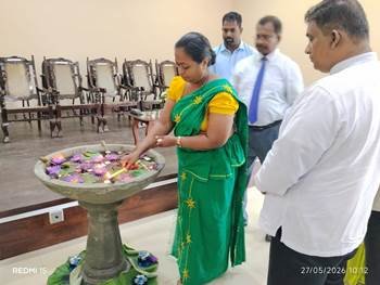 පොහොසත් රටක් ලස්සක ජීවිතයක්  හිමිකම නිදහස් දීමනා පත්‍ර  ලබා දීම 2027.06.27 දින අක්මීමන ප්‍රාදේශිය ලේකම් කාර්යාලීය නව ශ්‍රවණාගාරයේදී පැවැත්විණි. 
